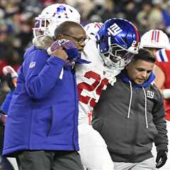 Giants’ Tyrone Tracy carted off field with hip injury