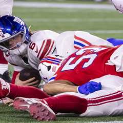 Jaxson Dart can’t keep playing with Giants fire