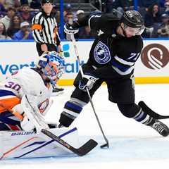 Ilya Sorokin dazzles again as Islanders survive another mediocre outing in win over Lightning