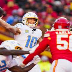 NFL Week 16 predictions, best bets: Picks against the spread for Sunday and Monday