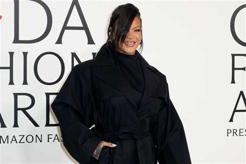 Rihanna Reacts As ‘Anti’ Becomes First Album By a Black Female Artist to Spend 500 Weeks on..