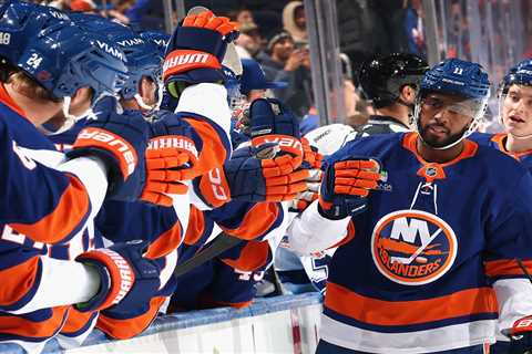 Islanders grind out ugly win over Lightning to snap three-game losing streak