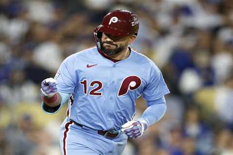 Kyle Schwarber re-signs with Phillies for record $150 million as Mets turn to Pete Alonso
