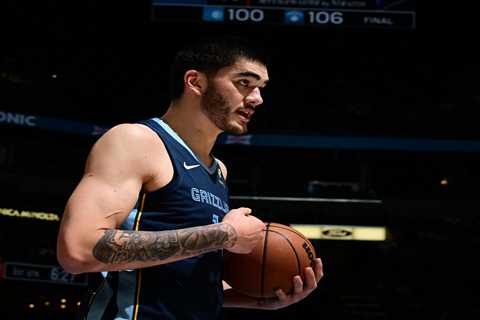 Zach Edey out at least four weeks with repeat injury in Grizzlies crusher