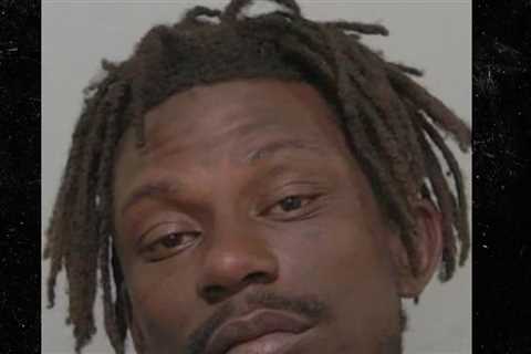 Naked Man Accused of Robbing Meat Market With Weapon