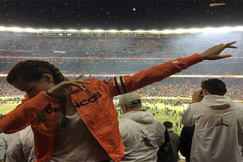 Hailee Steinfeld’s Broncos photo goes viral before Josh Allen playoff showdown