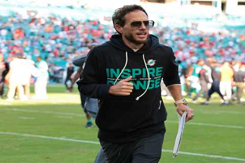 Mike McDaniel interviews with Ravens as they look to fill vacancy after John Harbaugh’s firing