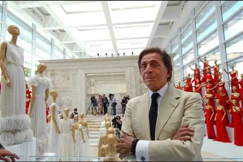 Valentino, Fashion Designer to the Jet Set, Dies at 93 in Rome
