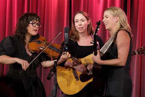 I’m With Her Wins 2 Awards at 2026 International Folk Music Awards. Will a Grammy Win Follow on Feb...