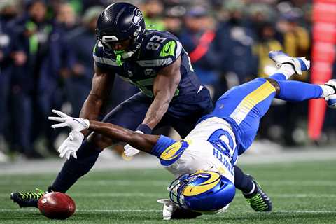 Xavier Smith brutally muffs Rams punt return as Seahawks score off blunder