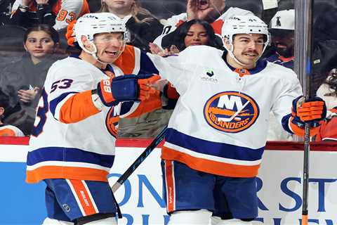 Islanders shut out Flyers for win they needed in the worst way