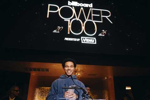 PlaqueBoyMax Honored with the Disrupter Award Presented by VENU at Billboard’s Power 100 to Kick..