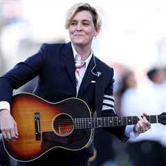 Brandi Carlile Sets Patriotic Mood at Super Bowl LX With Stirring ‘America the Beautiful’..