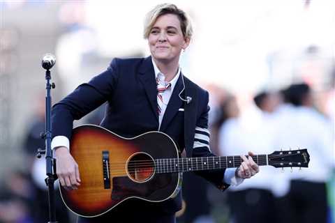 Brandi Carlile Sets Patriotic Mood at Super Bowl LX With Stirring ‘America the Beautiful’..