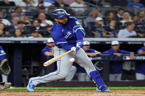 Anthony Santander out 5-6 months as Blue Jays face deluge of injuries to start spring training