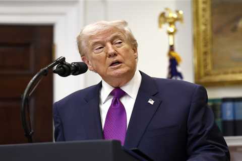 Trump pardons 5 ex-NFL players — including Jets legend Joe Klecko — for crimes ranging from perjury ..