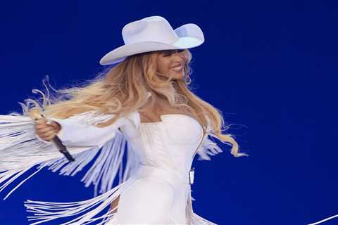 Beyoncé Shows Off New Blonde Bob Hairstyle While Celebrating Super Bowl LX