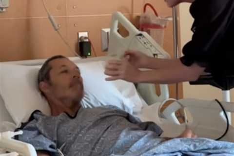 Sarah Palin in touching hospital scene with Ron Duguay during Stage 4 cancer battle