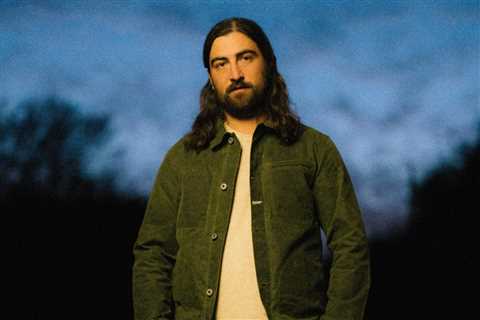 Noah Kahan Tops Alternative Airplay Chart With ‘The Great Divide’