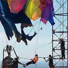 Hot Air Balloonists Rescued After Getting Tangled on 900-Foot-Tall Tower, on Video