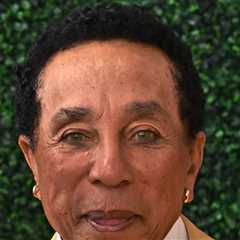 Smokey Robinson Accusers Say He's 'Obstructing' Case in Ongoing Legal Battle