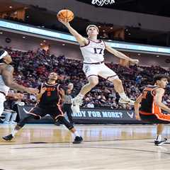 Gonzaga player goes viral for reaction to crashing into cheerleader