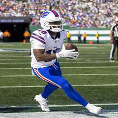 Eagles signing Elijah Moore to one-year contract that could offer A.J. Brown clue