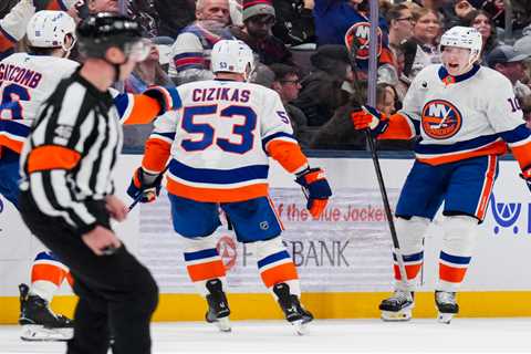 Islanders nip Blue Jackets in overtime to maintain playoff positioning