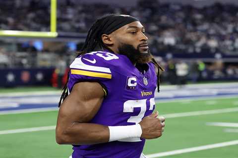 Vikings to cut Aaron Jones, Javon Hargrave in cap purge