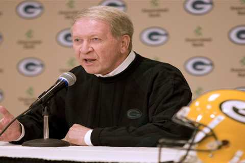Bob Harlan, longtime Packers president who helped win multiple Super Bowls, dead at 89