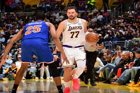 Lakers blow out Knicks for best win of season