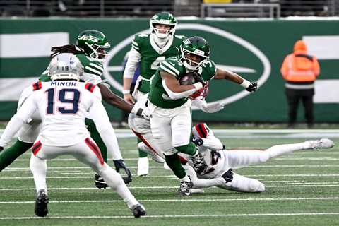 Jets re-signing electric kick returner Kene Nwangwu on one-year deal