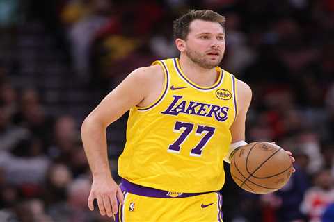 How  Lakers’ rotation is shaping up one month until NBA playoffs