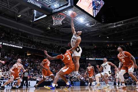 Charles Barkley accuses Texas coach Sean Miller of making costly mistake in crushing March Madness..
