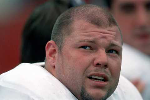 Ex-Raiders Star Barret Robbins Dead at 52