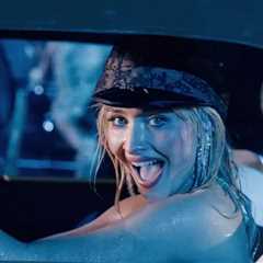 Only People Who Were Obsessed With Sabrina Carpenter’s Coachella Performance Can Pass This Lyrics..