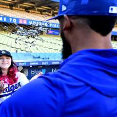 Freddie Freeman, Teoscar Hernández surprise Make-A-Wish kid during unforgettable day