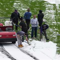 Dodgers, fans enjoy snow day at Coors Field in Denver