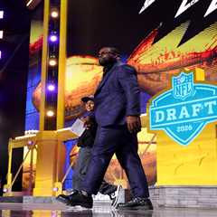 Mark Ingram uses his son to antagonize the Pittsburgh crowd: ‘Steelers still suck’