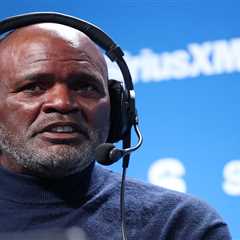 Giants legend Lawrence Taylor battling pancreatitis during lengthy hospital stay