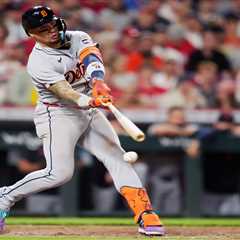 Javier Baez carted off field after ugly Tigers injury