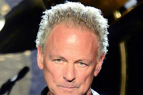 Ex-Fleetwood Mac Guitarist Lindsey Buckingham Allegedly Attacked By Woman