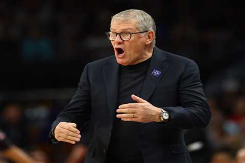 Geno Auriemma torches refs during intense in-game Final Four interview: ‘Been beating the s–t out..