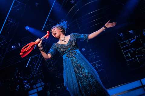 Deborah Cox Cruises Full Circle From Celine Dion Backup Singer to Covering Pop Icon’s Songs..