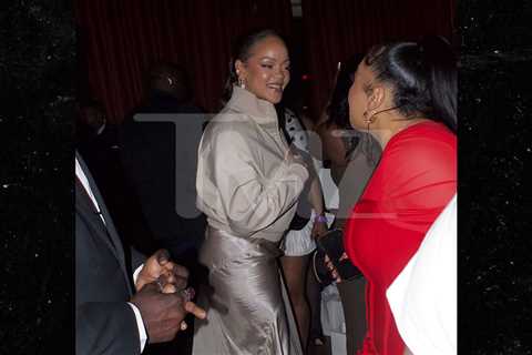 Rihanna Pictured Making Surprise Appearance at Friend's NYC Birthday Party