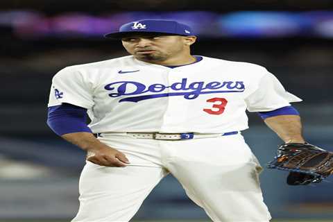 Dodgers ‘treading lightly’ with Edwin Díaz as he works to regain velocity