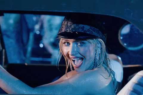 Only People Who Were Obsessed With Sabrina Carpenter’s Coachella Performance Can Pass This Lyrics..