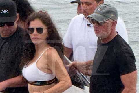 Jeff Bezos and Lauren Sánchez on Yacht Trip in Galápagos After NYT Backlash