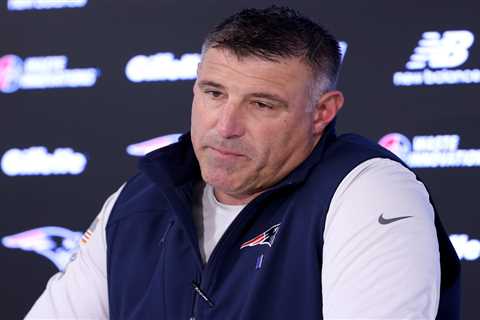 Mike Vrabel no longer thinks the photos of he and Dianna Russini are ‘laughable’