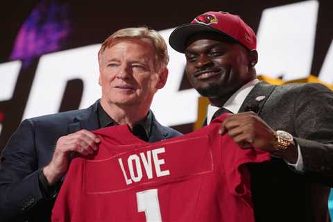 Jeremiyah Love emerges as early favorite for Offensive Rookie of the Year after Round 1 of NFL draft